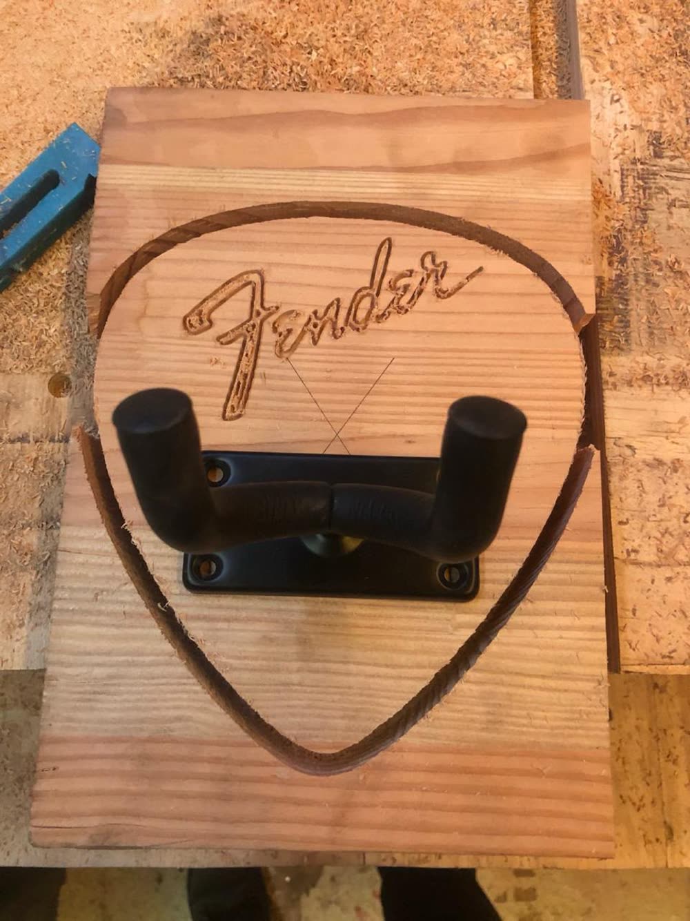 Colgador de guitarra grabado